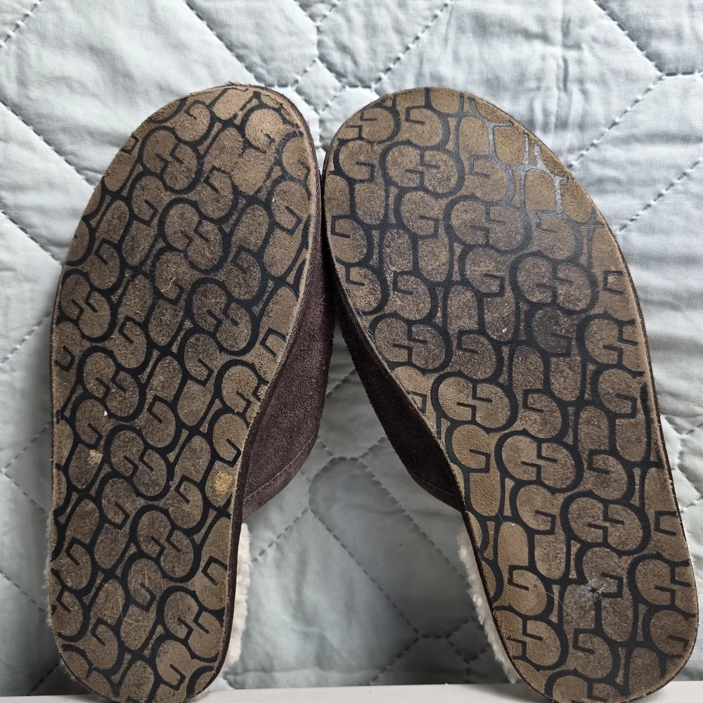 UGG Scuff Slippers Men’s Sz 11 Espresso Suede Sheepskin Wool Lined